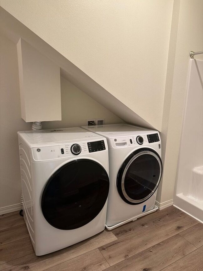 Photo - Three bedroom, two bathroom top floor unit on SE Woodstock.