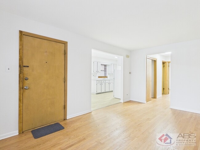 Photo - 11219 S Martin Luther King Dr Unit 2R