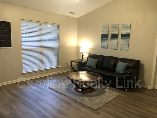 Photo - 5534 Allen Rd E