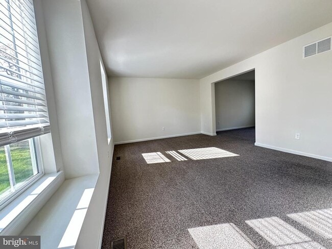 Photo - 377 Minck Ave