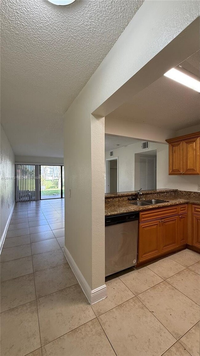 Photo - 1524 Lake Crystal Dr Unit C
