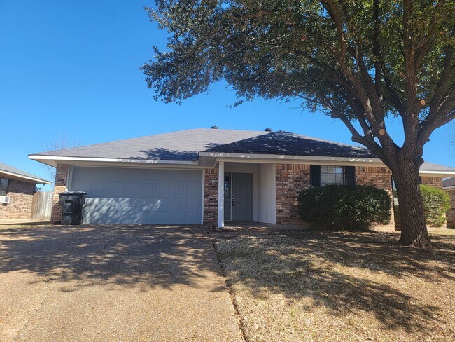 Photo - 3 Bedroom 2 Bathroom Golden Meadows Bossie...