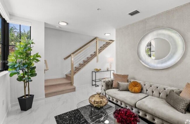 Building Photo - 2336 E 4th Ave Unit 104