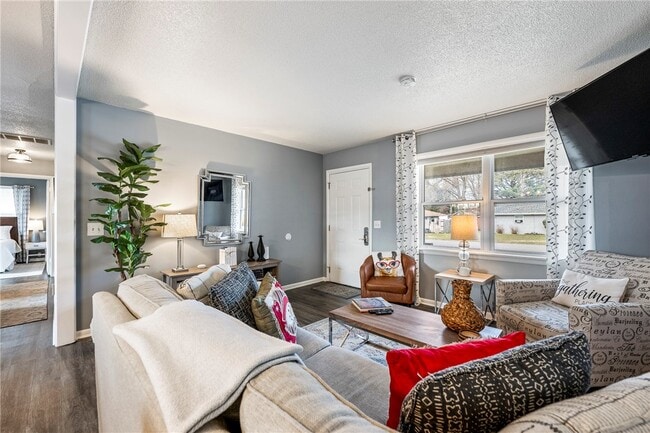 Photo - 110 SE 13th St