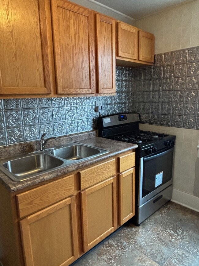 Building Photo - 201 W Bradley Ave Unit #2