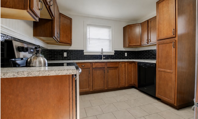 Photo - 1665 Valley Rd