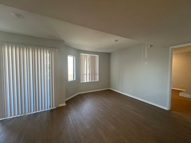 Photo - 6310 Sylmar Ave
