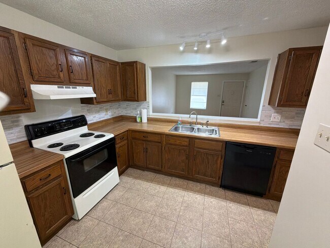 Photo - 12 Southland Ct