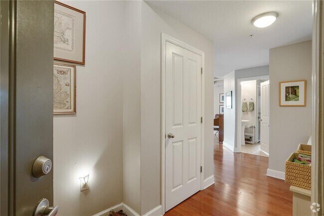 Building Photo - 230 E Ponce de Leon Ave Unit 313 Rental