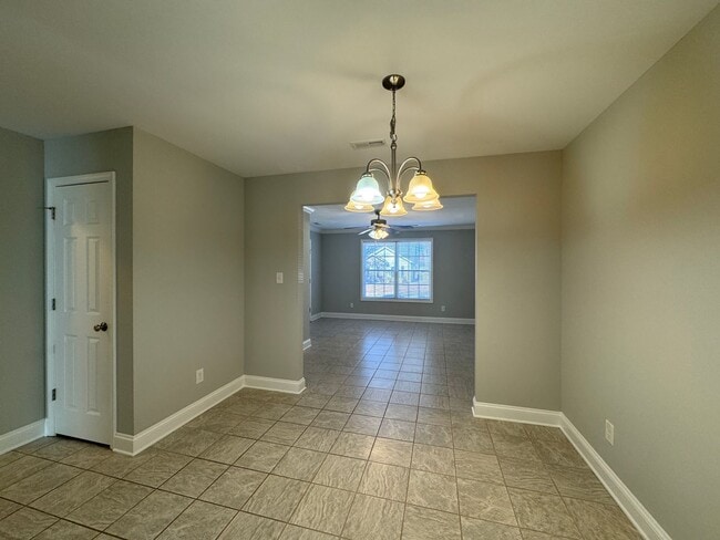 Photo - MOVE-IN READY! **MOVE-IN Special $250 off the 1st full month's rent.**