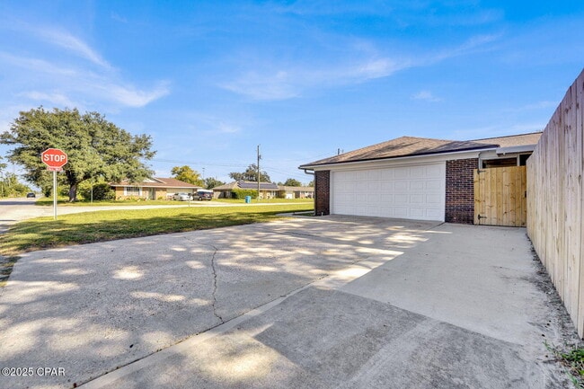 Photo - 5204 Park St