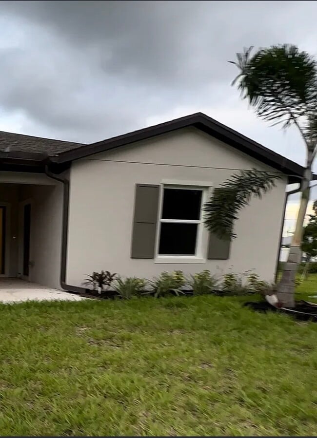 Building Photo - 4613 SW Junietta Ter Unit Junietta property