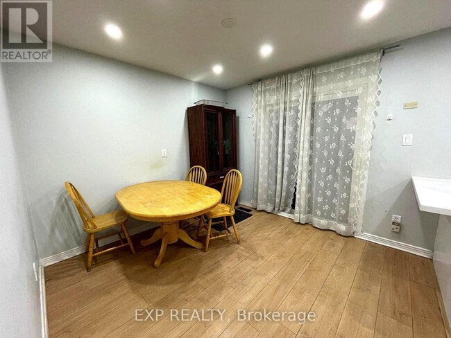 Photo - 184 Hollyberry Trail