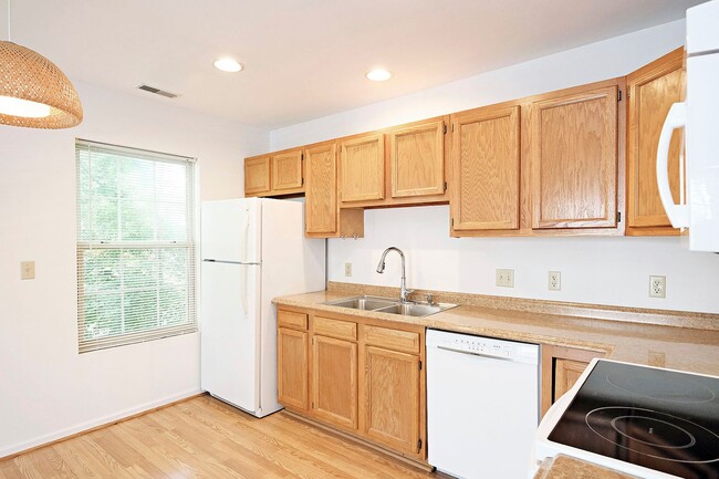 Photo - Pet-Friendly End-Unit Ridgecrest Townhome