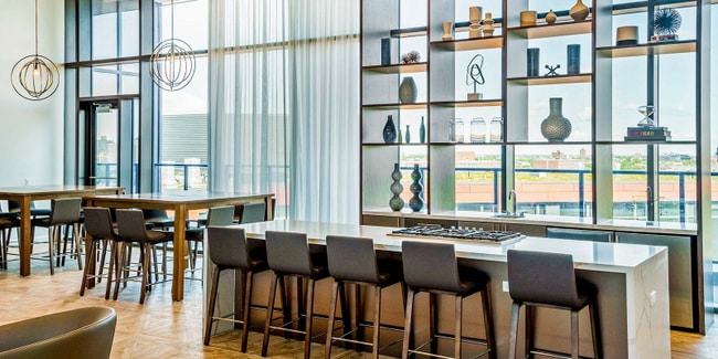 Photo - 909 W Altgeld St