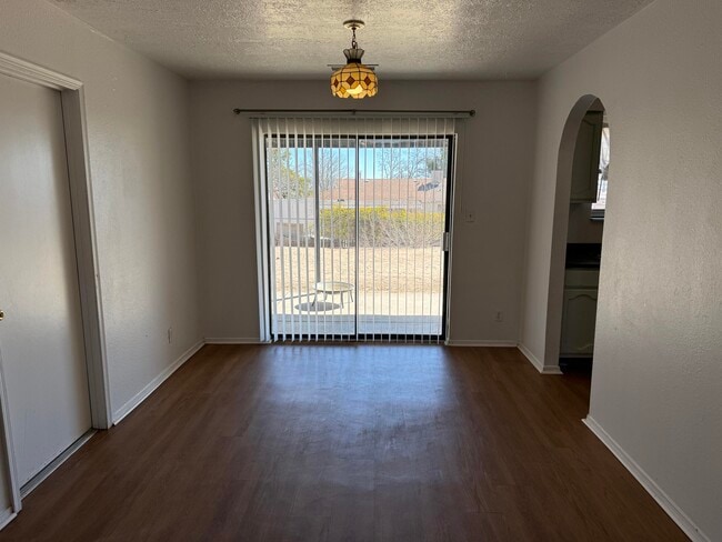 Photo - 840 Bravo Ct SE