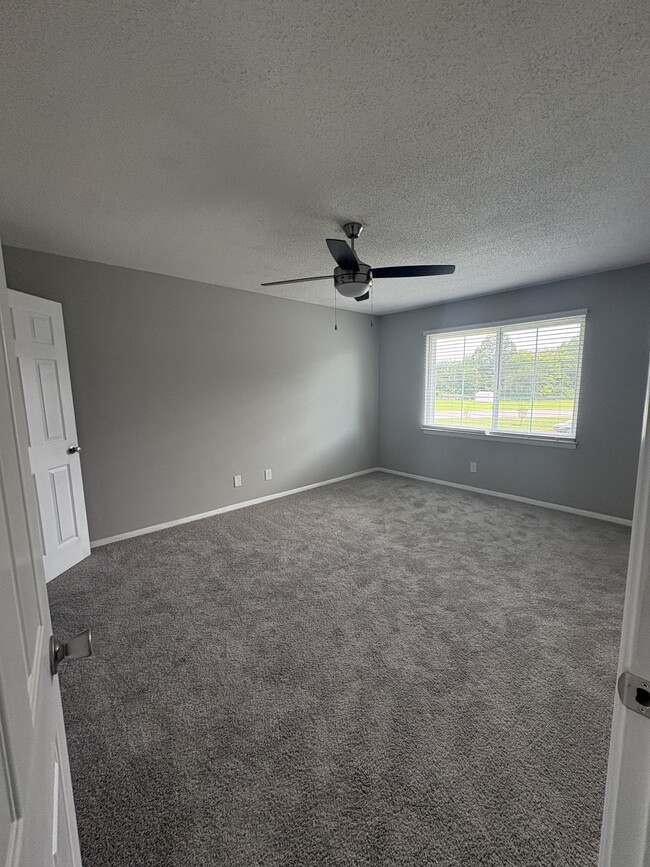 1BR 1BA - 670SF - Bedroom