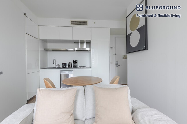 Photo - 70 W 45th St Unit FL38-ID2027