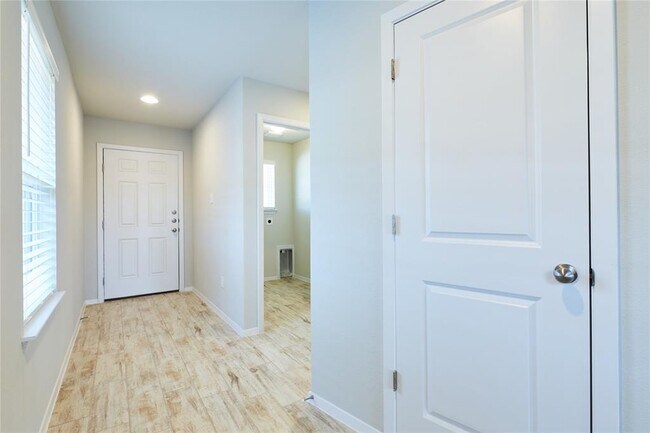 Photo - 303 Trailside Ln