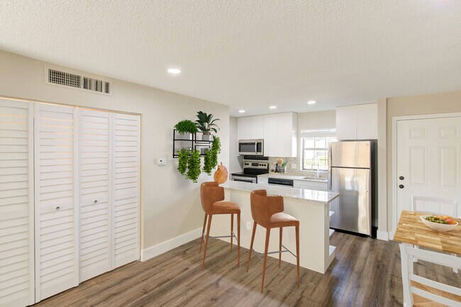 2BR, 2BA - 1232SF - Dining Area