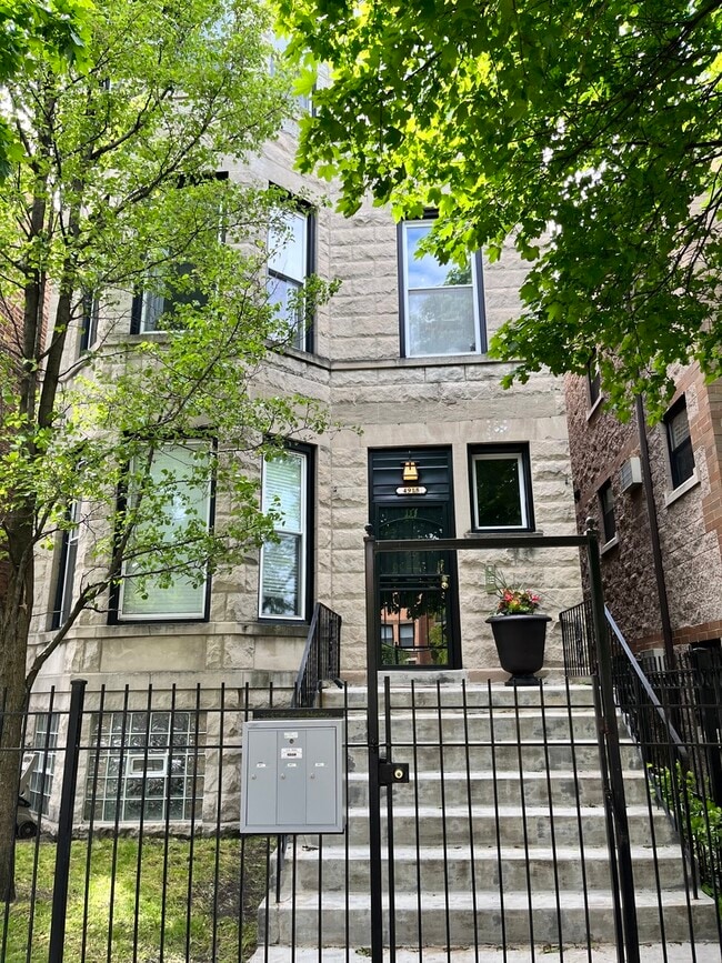 Building Photo - 4918 S St Lawrence Ave Unit 3
