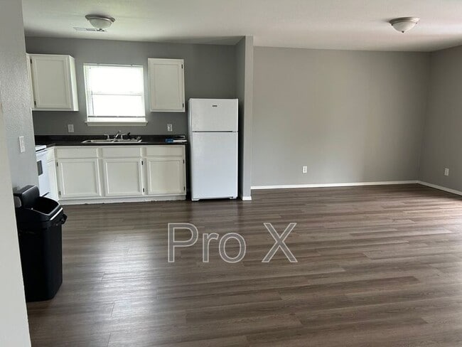 Photo - 316 Erin Pl Unidad #202