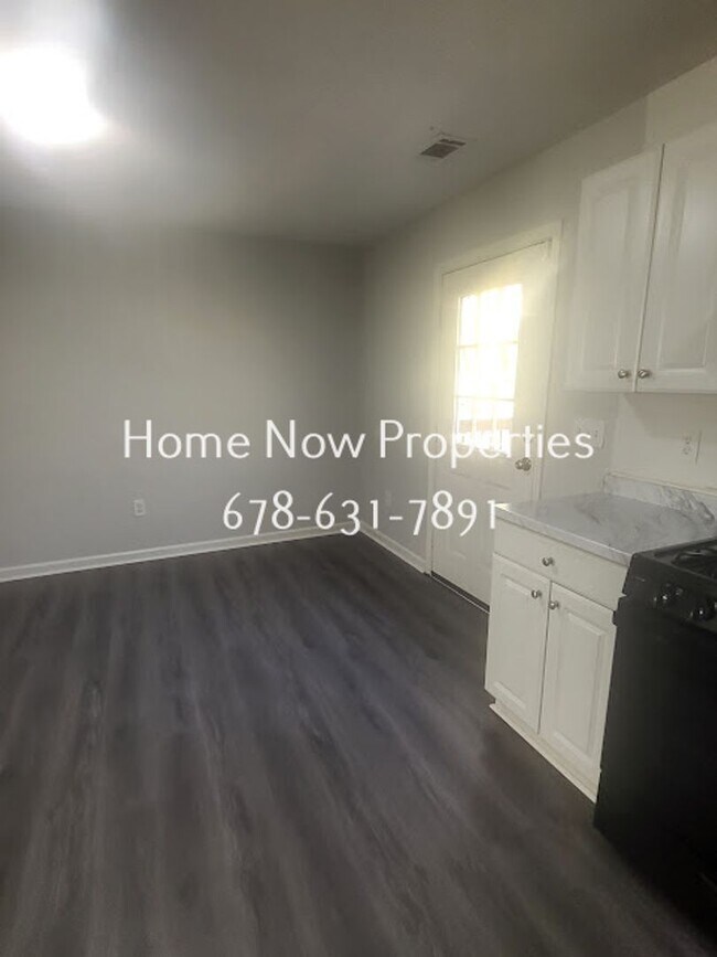 Photo - Spacious 4BR Home + Bonus Rooms in Mainstr...