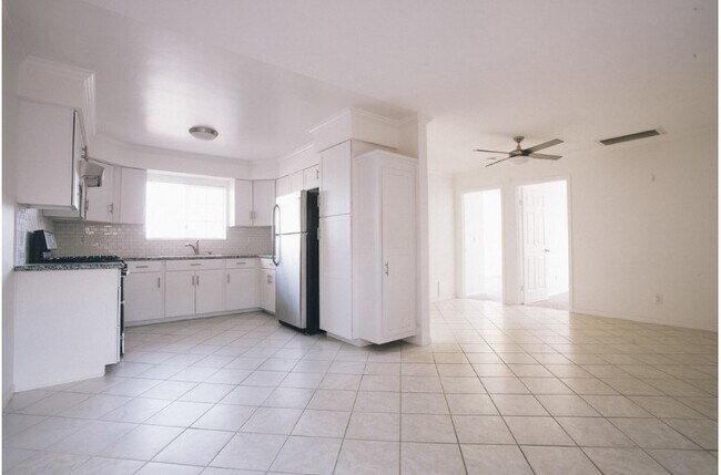 Photo - 1207 S Serrano Ave