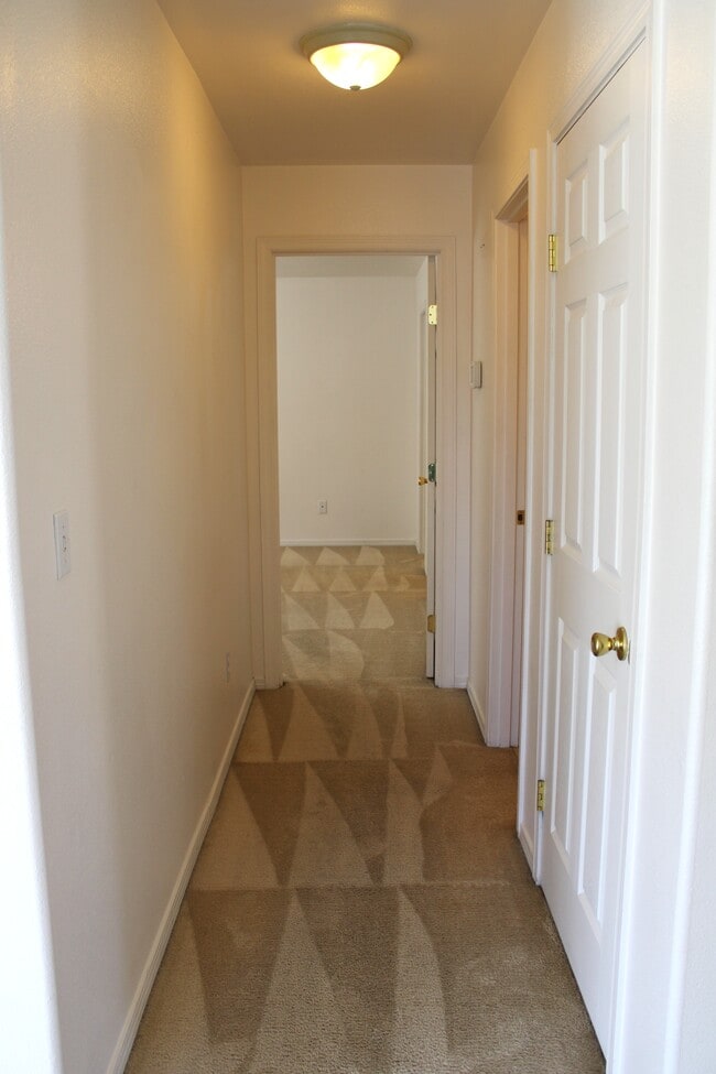 Photo - 1503 Trisha Way