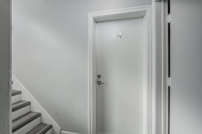Photo - 1 Bed / 1 Bath Basement Apartment – St. Ca... Unit 4