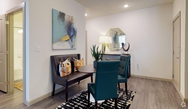 2HAB, 2BA The Retreat - 22 North