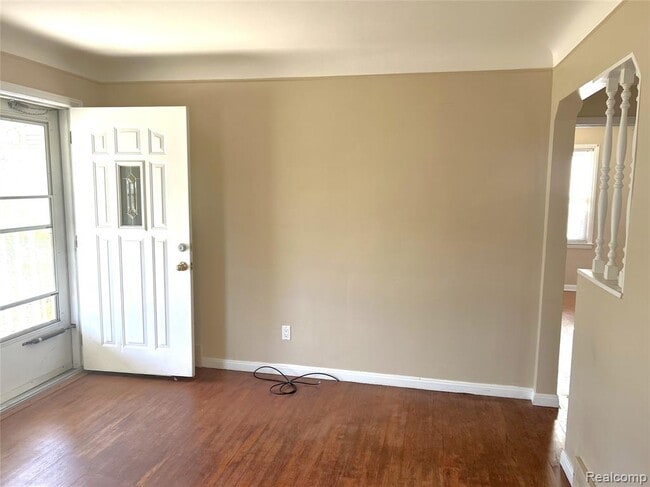 Photo - 691 E Mapledale Ave