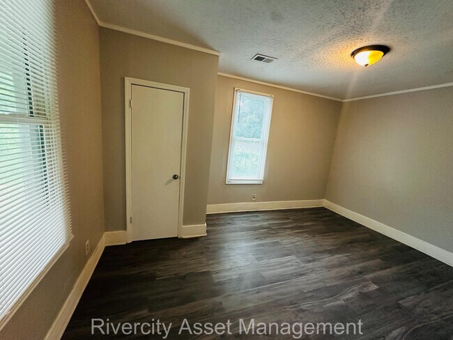 Photo - 3578 Hazelwood Ave