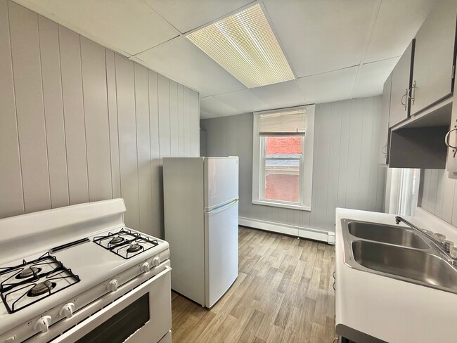 Photo - 137 Mohawk St Unit 2R