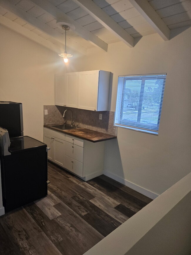 Building Photo - 602 SW 5th Ave