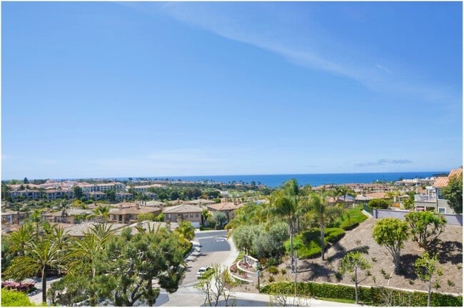 Building Photo - Stunning OCEAN VIEW Condo!