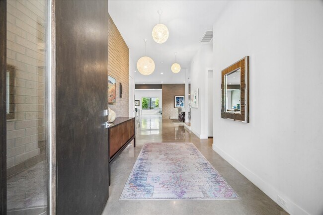 Photo - 4532 Sunburst St