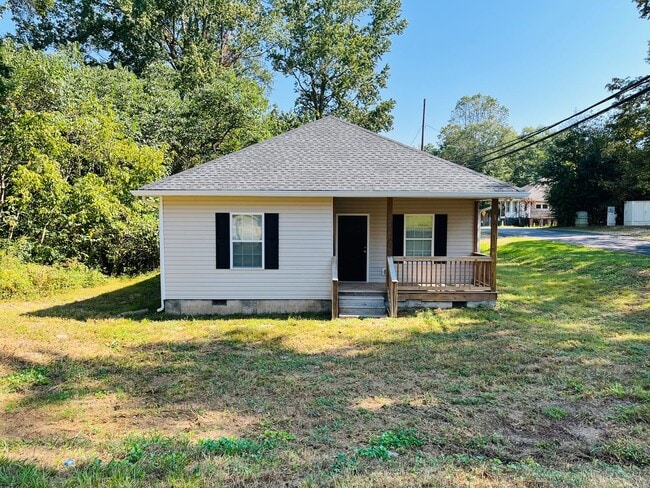 Building Photo - Beautifully renovated, 2 bed, 2 full bath,... Rental