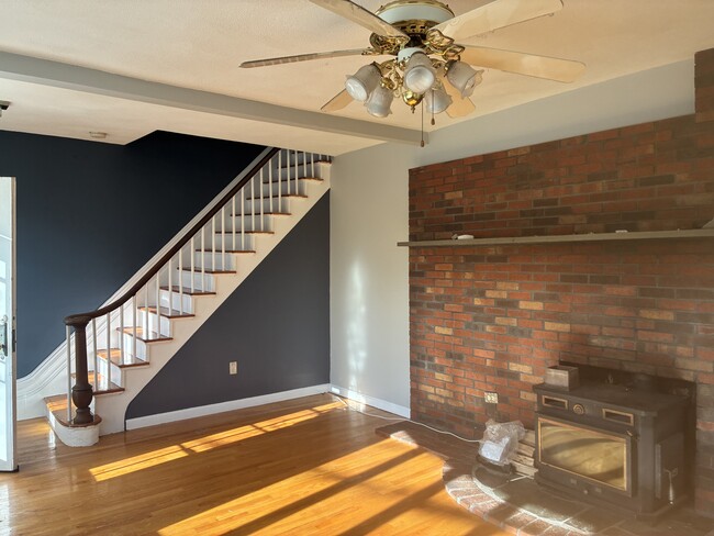 Living room - 21 Franklin St Unit 1