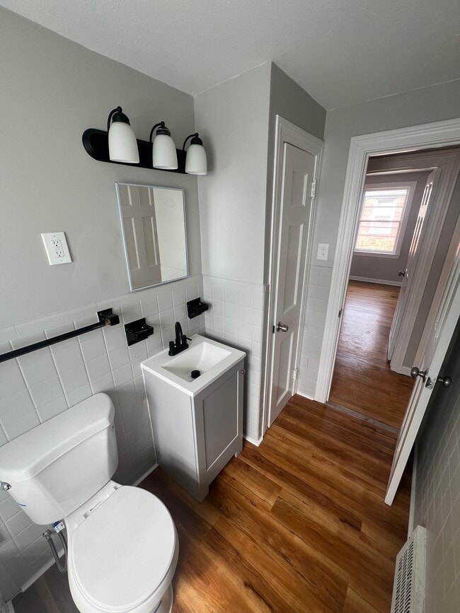 Photo - 525 E 222nd St Unit 1