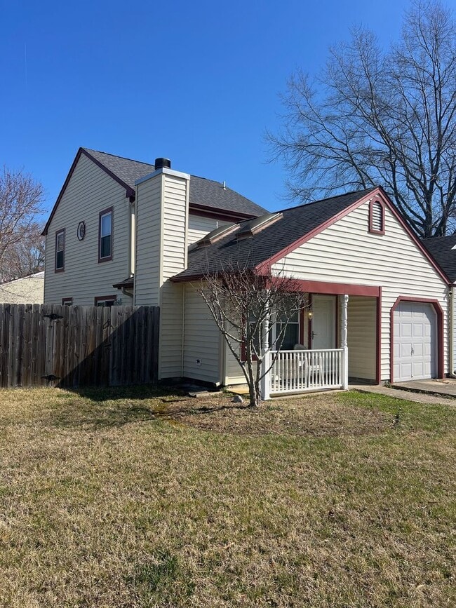 Building Photo - BEAUTIFUL HOME WITH GARAGE AND WOOD BURNING FIREPLACE