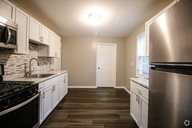 Building Photo - Updated 3 Bedroom Home