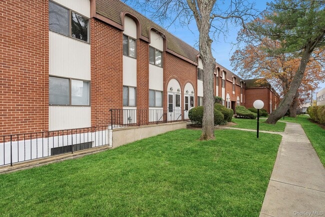 Building Photo - 737 Chestnut St Unit 2nd Fl