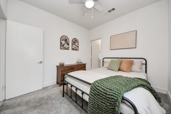 Photo - 4810 Martin Oaks Ln