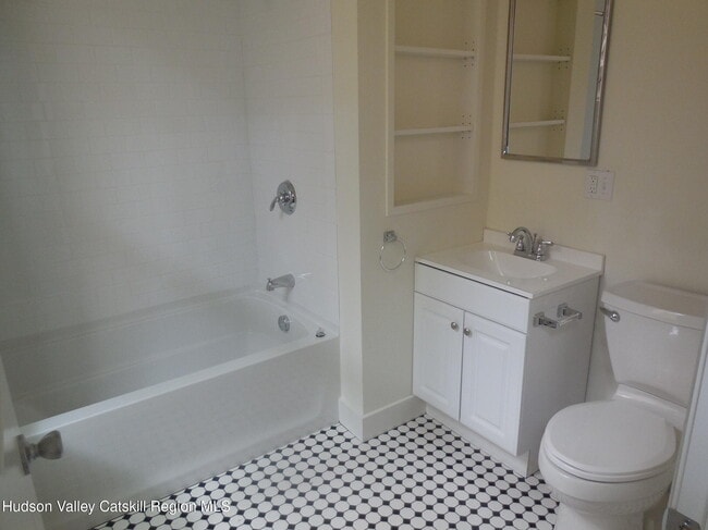 Photo - 431 Warren St