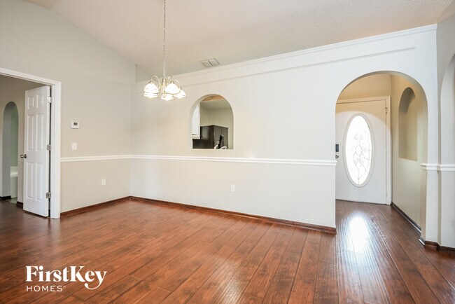 Photo - 3613 Stonefield Dr House