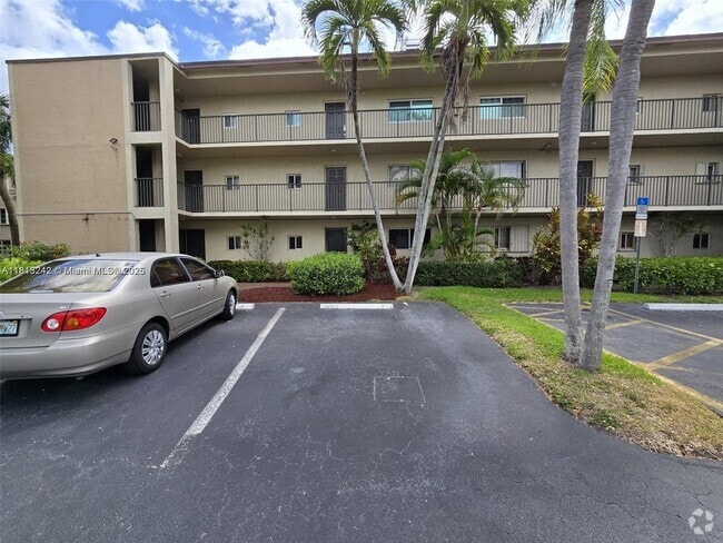 Building Photo - 7960 NW 50th St Unit 102 Rental