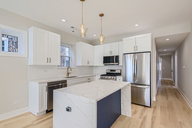 Photo - 4908 N Rockwell St