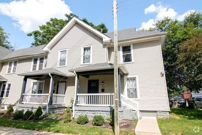 Building Photo - Classic Remodeled Townhome in Windsor Park