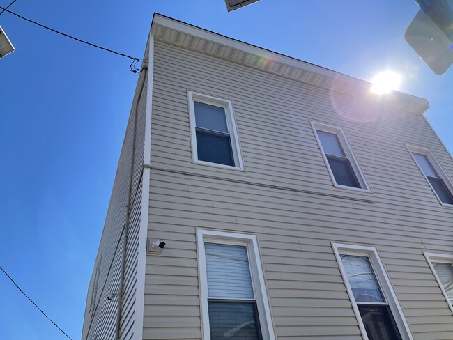 Building Photo - 88 Oakland Ave Unit 2